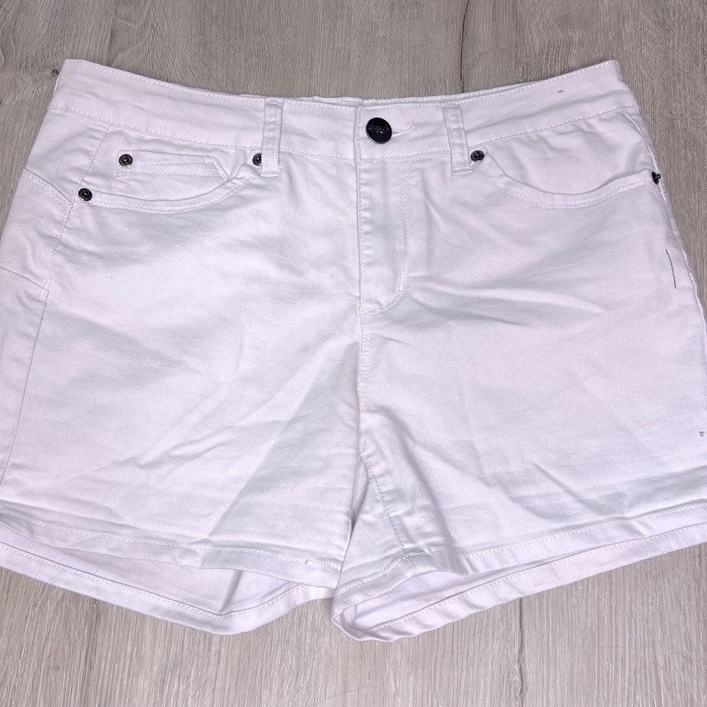 WHITE HIGH WAISTED SHORTS
